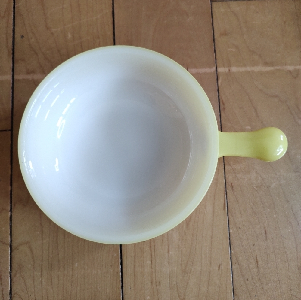 Glasbake Set of 5 Milk Glass Pale Yellow and White Handle Soup Bowls - Picture 7 of 12